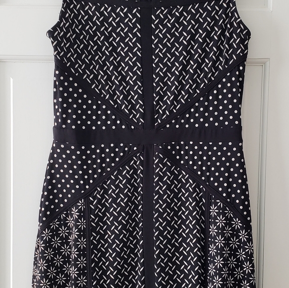 Taylor Geometric/Floral Print Jersey Dress. Size 10. - Picture 2 of 7